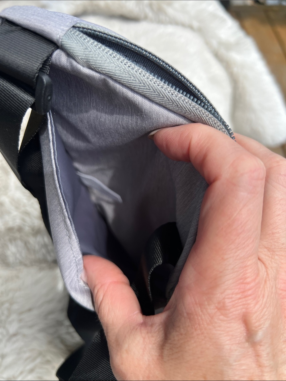 Travelon Light Gray Men's Sling Belt Bag with Black Strap - Picture 8 of 9